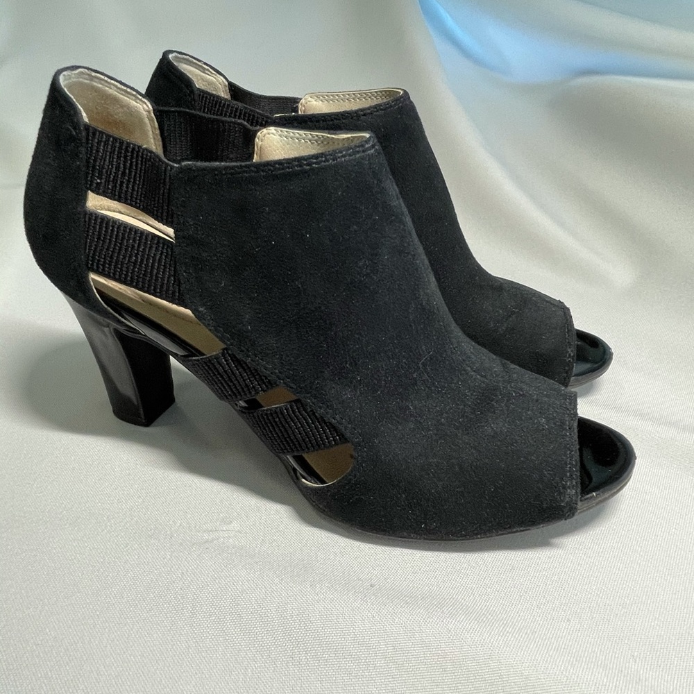Life Stride Black Suede Shoes